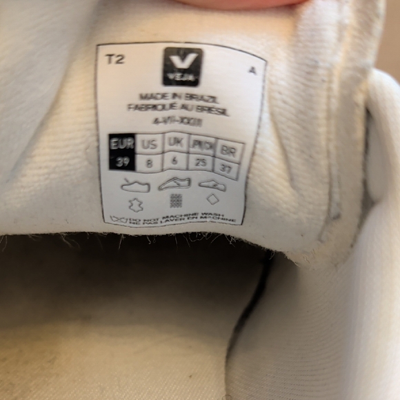 Veja White and Black Low-Top Sneakers - Picture 6 of 6